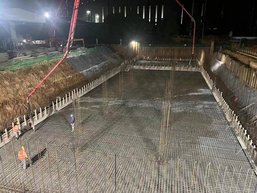 52ca80dc20b9b9a 金泰化工项目实现变乱水池底板混凝土浇筑工作