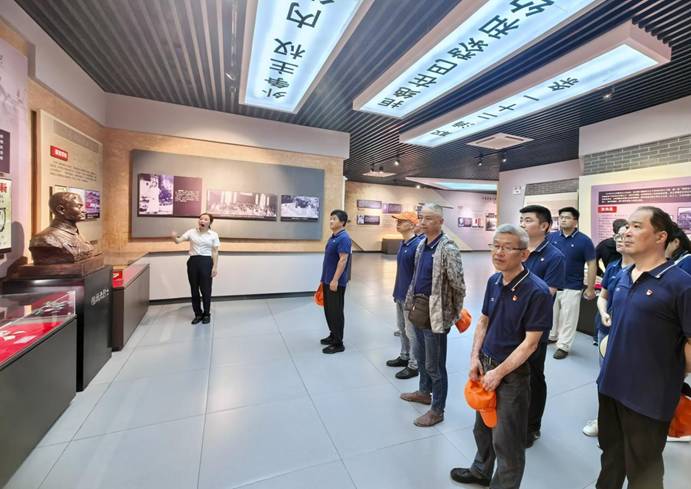 公司党委组织发展党日活动 