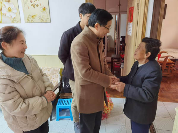 公司党委发展走访慰问工作