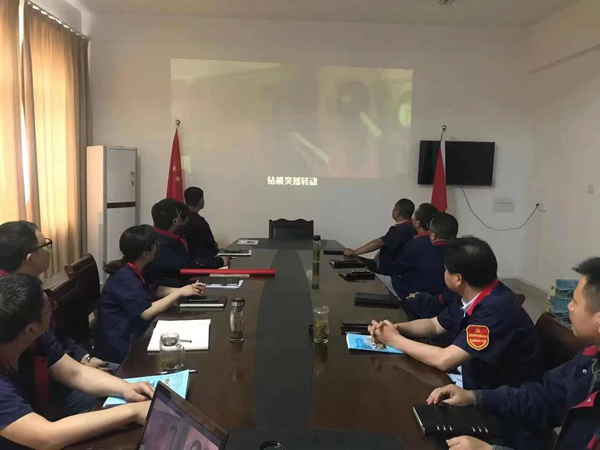 第二构筑工程事业部召开“强化意识、防控风险”带头会