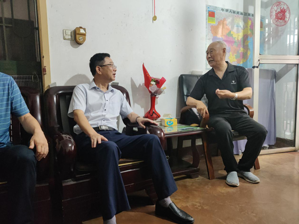 公司党委发展走访慰问