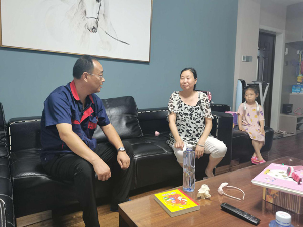 公司党委发展走访慰问
