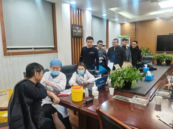 映湖社区到公司发展疫苗接种工作  