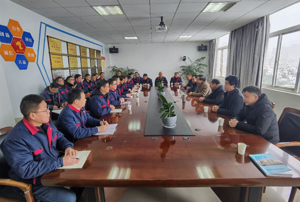 公司辅导到各单元拜年 公司辅导到各单元拜年