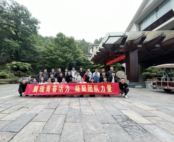 建材公司发展“五四”青年节活动 