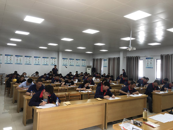 第一构筑工程事业部进行新安法考试