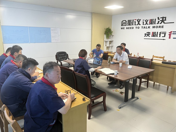 王伍升到建材钻研室调研 王伍升到建材钻研室调研