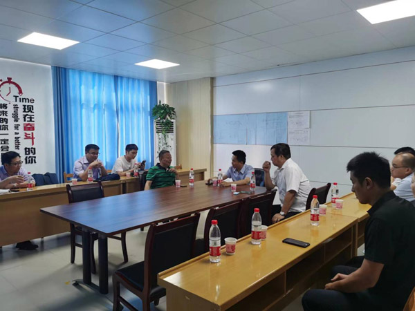 市技术转移中心到建材公司调查中试线项目