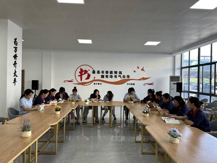 钢构公司进行女职工主题阅读活动