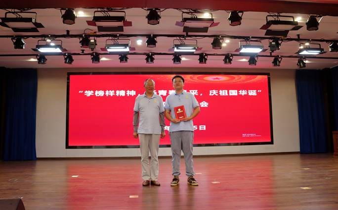 公司进行主题故事分享会