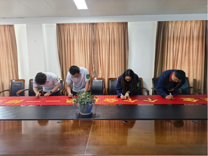 钢构公司召开“安全出产月”带头会
